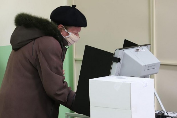 Българите гласуват в неделя за избор на следващия президент на