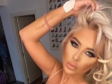 Андреа удари дъното! Създаде си профил в секссайт. Фенове: Криза е, иска парички