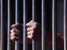 Две години затвор за 48-годишна, блудствала с непълнолетно момиче