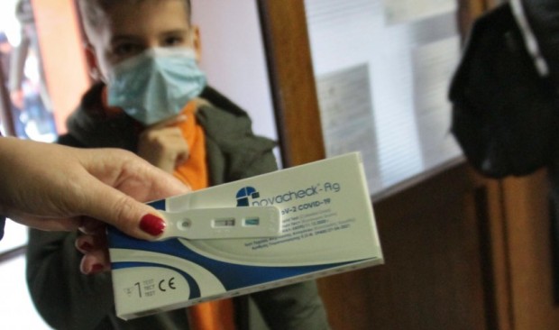 Министерство на здравеопазването спешно ще закупи бързи антигенни тестове заиндивидуално неинвазивно