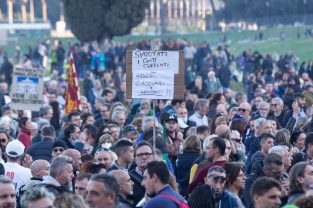 Италиански антиваксъри започнаха нова инициатива – организират специални корона партита с надеждата