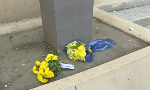 Приятели на загиналите деца в катастрофата на Струма оставят цветя