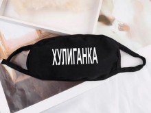 Това вече е брутално! Млада жена бие с юмруци трима в магазин, скубе и дере с нокти!