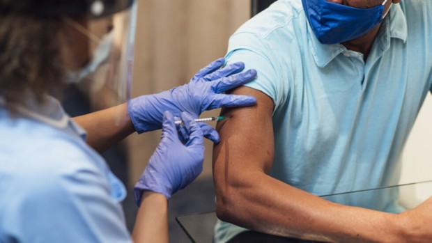 Мъж от Словения би всички рекорди по ваксиниране срещу коронавирус