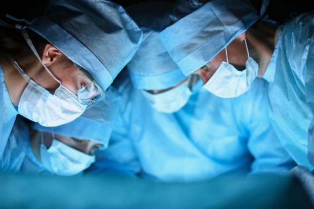 В Плевен хирурзи са отстранили 26 килограмов тумор от корема на