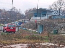Ето как продължава работата на стадион "Тодор Диев"