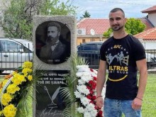 Момче от Цалапица издигна с лични средства паметник на Христо Ботев