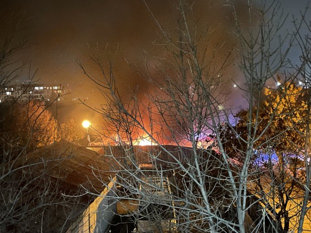 Пожар в южната част на Пловдив. Точното място е кв.