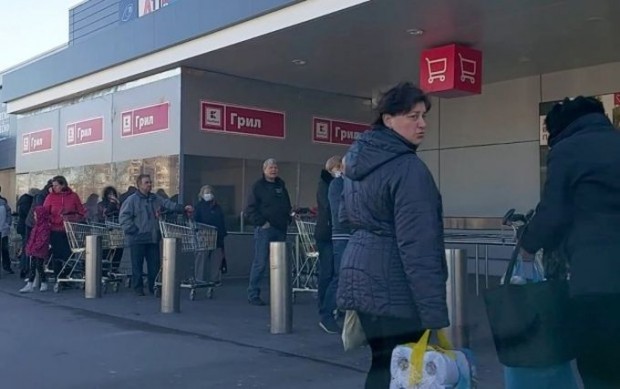 Осем от 10 българи пазаруват хранителни продукти от супермаркета, 60%