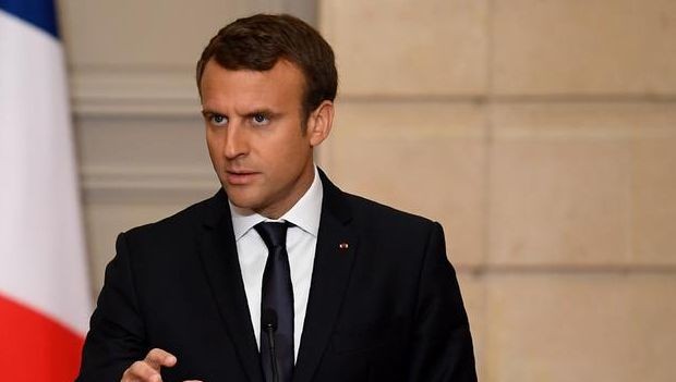 Френският президент Еманюел Макрон публикува съобщение в Twitter, за да