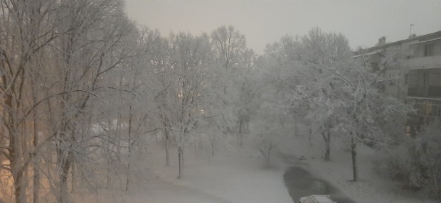 Обилен снеговалеж в София Над града започна да вали в