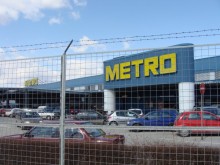Обраха бус пред хипермаркет в Пловдив