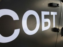 Тежко въоръжен мъж се е барикадирал в Сърница
