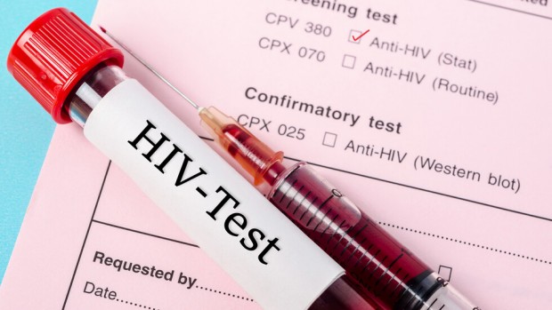 Пациентите с ХИВ биват съветвани да се ваксинират срещу COVID