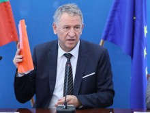 Стойчо Кацаров: Предоставихме 1,5 милиона теста за училищата