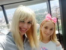 Трансдвойката Мелиса и Емили се сблъскаха с неприятности на магистралата