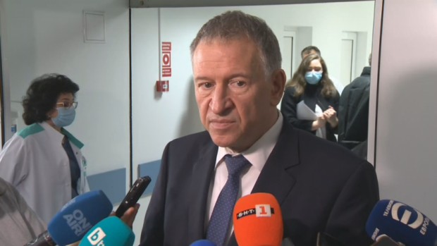 Служебният здравен министър д-р Стойчо Кацаров е получил доклад от
