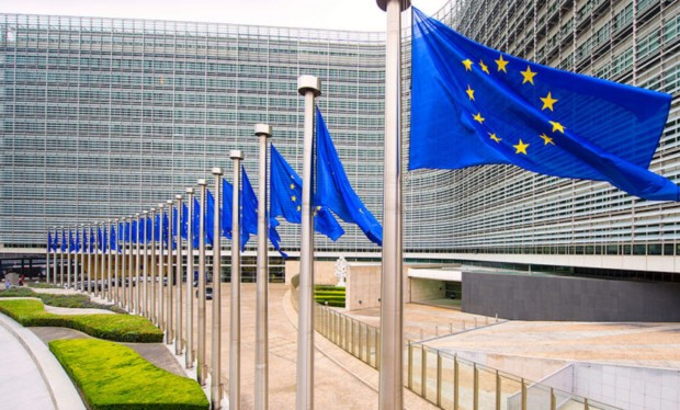 Европейската комисия съобщи че открива наказателни процедури срещу България Кипър