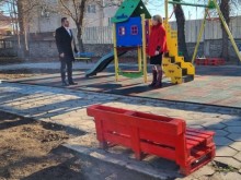 В Първенец изградиха нова детска площадка