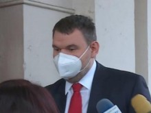 Делян Пеевски се появи на работа