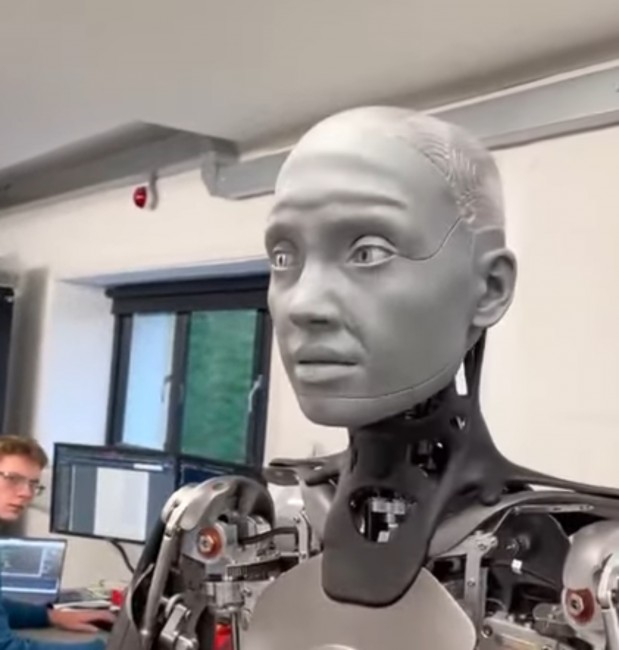 Роботът хуманоид Амека впечатли технологичната общност със своите действия които