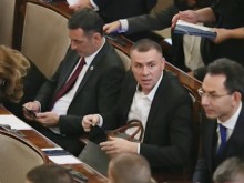 Ицо Хазарта за новите си колеги: Докато Радев говореше, те си приказваха, един дори нещо търсеше в носа си