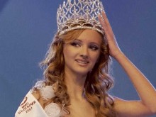 Откраднаха поръчковия "Мерцедес" за 250 000 лв. на "Мис България", мъжът й купи нова за 300 000