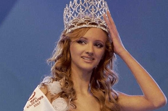Жертва на нагла автокажба е станала моделката Юлия Юревич, носителка