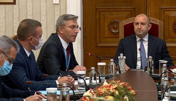 Представители на ДПС влязоха на разговори при президента Румен Радев  Държавният глава провежда
