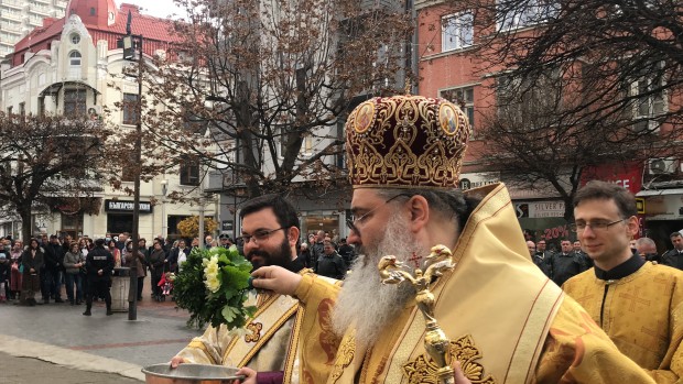 С Божествена Света литургия започна във Варна 6-ти декември -