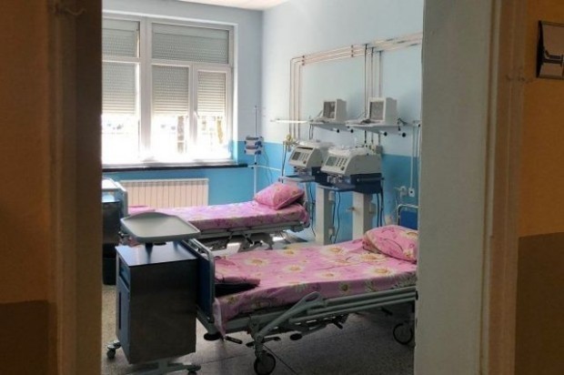Болниците започват да намаляват разкритите легла за лечение на болни