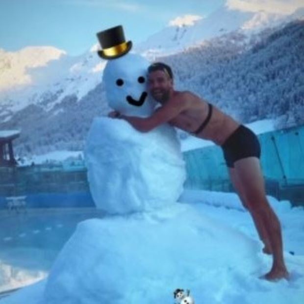 Григор Димитров реши да направи снежен човек след поредната тренировка