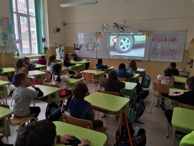 Близо 600 първокласници от 7 училища в Пловдив взеха участие
