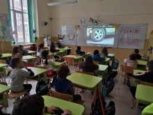 Стотици първокласници от Пловдив се включиха в мащабен урок по безопасност на движението