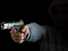 Двама души загинаха, а трима са ранени след стрелба в Москва заради скандал за маска