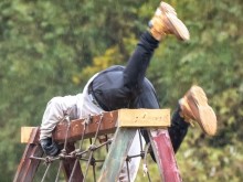 Тежък инцидент във "Фермата", участник е в болница със счупени ребра!