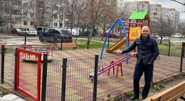 Още една детска площадка бе изградена в най-младия пловдивски район.