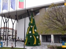 Коледна елха предизвика обществено недоволство, причината - прилича на индианска палатка