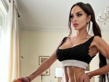 Поп-фолк певица изглежда повече от невероятно за възрастта си