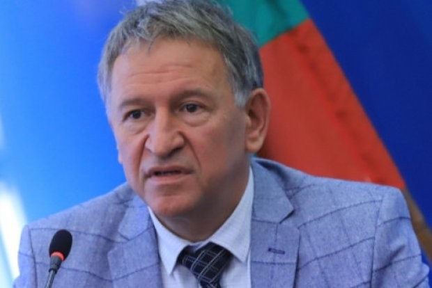 Министърът на здравеопазването д р Стойчо Кацаров си постави бустерна доза