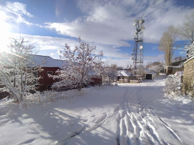 Голям снеговалеж спря достъпа до редица селища в Турция съобщи