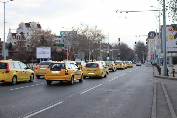 За втора поредна година таксиметровите превозвачи във Варна ще ползват
