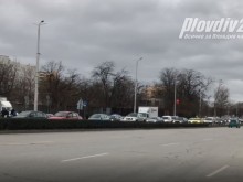 Огромни колони от автомобили около Plovdiv Plaza Mall