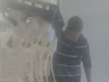 Варненец изсипа каси с вкиснато мляко в офиса на енергото в града