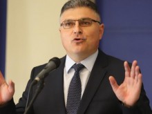 Служебният министър на отбраната става посланик в САЩ