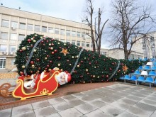 Габровци не изневериха на хумора си! Вижте каква коледна елха имат!
