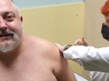 Ути Бъчваров се ваксинира