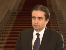 Министър: Искаме процедурата по регистрация на кола в КАТ да се случва, без човек да бъде там