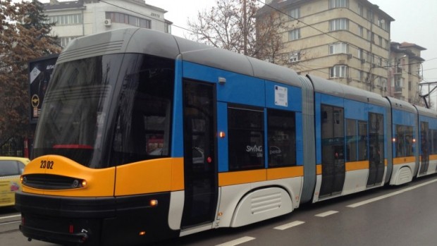 Трамвай блъсна 20-годишна жена в центъра на София.Инцидентът е станал