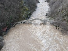 Емблематичен мост в Родопите оцеля след водната стихия